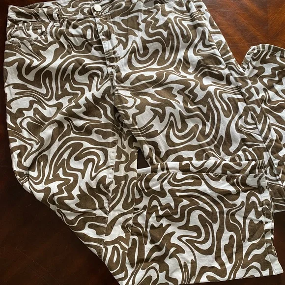 Rue21 Brown and White Patterned Boyfriend Jeans - Picture 4 of 6